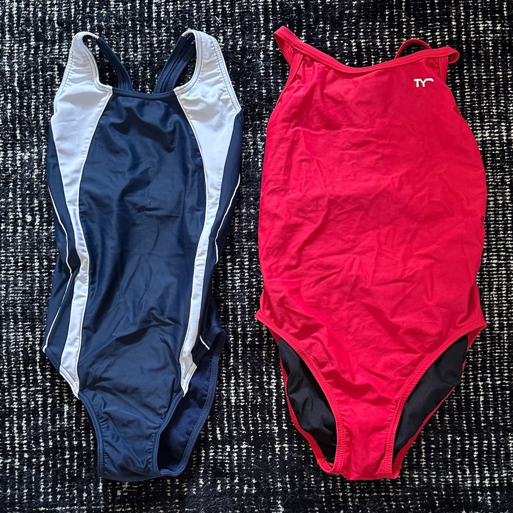 TYR red competitive swimsuit 32
Sporti navy/white competitive swimsuit 32